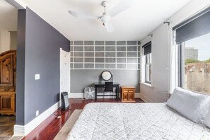 4 bedrooms, iron/ironing board, WiFi, bed sheets