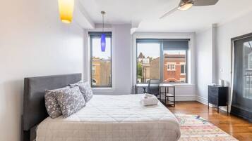 4 bedrooms, iron/ironing board, WiFi, bed sheets