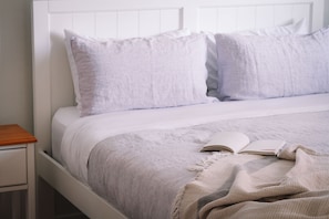 3 bedrooms, iron/ironing board, bed sheets - BAY PROPERTIES | Seadrifter (Yamba)