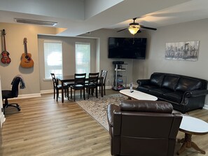 Smart-TV og DVD-spiller