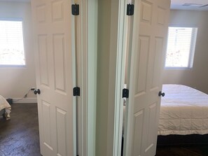 4 bedrooms, iron/ironing board, travel cot, free WiFi - Close 2 Antelope Canyon Horseshoe Bend & Lake Powell (Page)