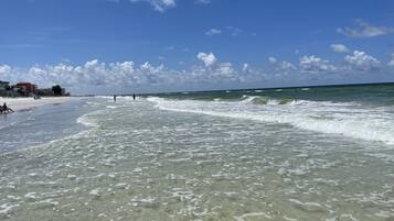 Beach nearby, sun loungers, beach towels