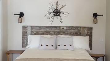 1 bedroom, desk, iron/ironing board, WiFi