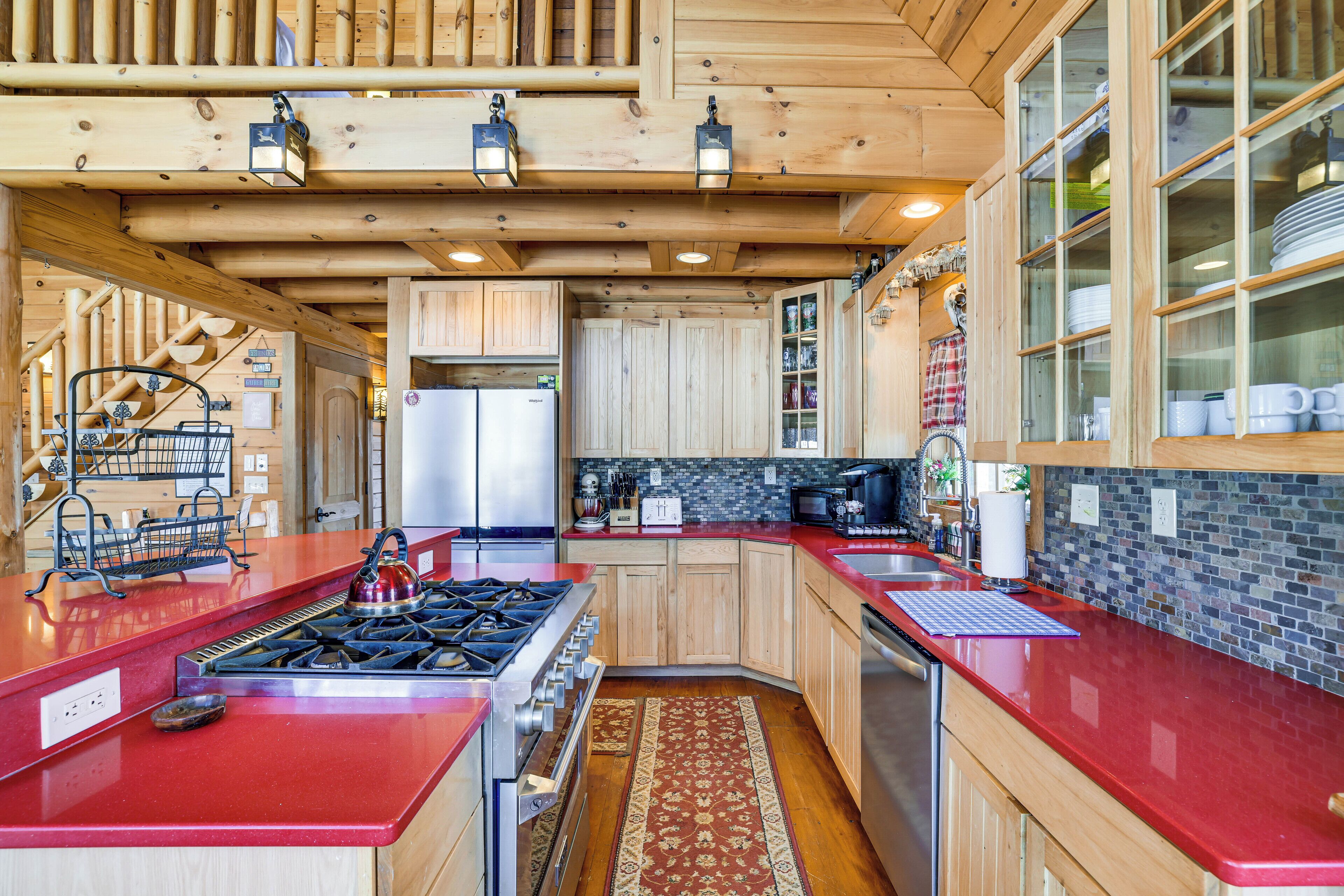 Réfrigérateur, micro-ondes, plaque de cuisson, lave-vaisselle