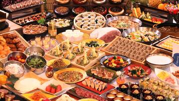 Daily buffet breakfast (JPY 1980 per person)