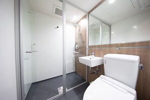 Đồ dùng nhà tắm miễn phí, máy sấy tóc, dép đi trong nhà 