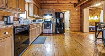 Log Cabin w/Hot Tub & All the Amenities. Close to the Park & Pigeon Forge