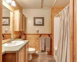 Combined shower/tub, eco-friendly toiletries, hair dryer, towels