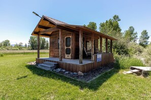 Exterior - TroutChasers Suite ~ Priv. River Access, 10 Min. to Hot Springs, 45 Min. to Ski (Bozeman)