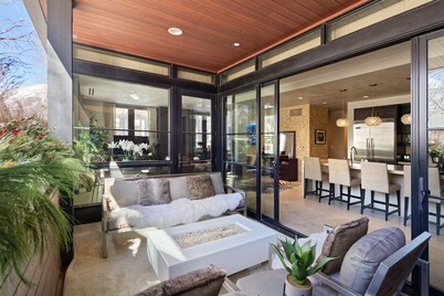 9 Million Luxury Residence at “Monarch On the Park”Downtown Aspen with Parking