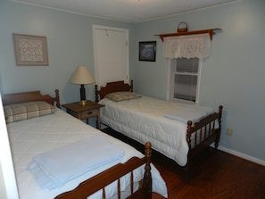 2 bedrooms, free WiFi, bed sheets, wheelchair access - The Grey Cabin at Highland Hideaways (mouth of wilson)
