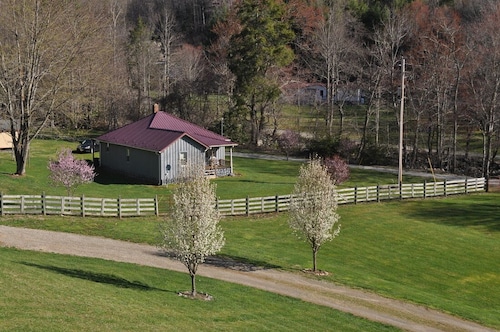 The Grey Cabin at Highland Hideaways