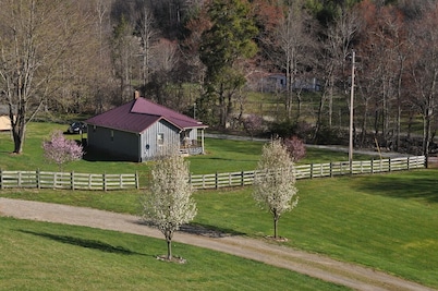 The Grey Cabin at Highland Hideaways