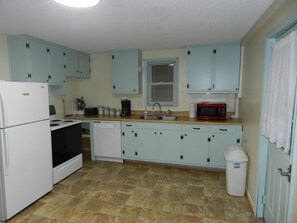 Fridge, microwave, oven, stovetop - The Grey Cabin at Highland Hideaways (mouth of wilson)