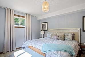 4 bedrooms, desk, iron/ironing board, free WiFi - Boat, Fish & Bike at The Lodge+Studio on Lake Wissota (Jim Falls)