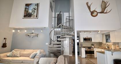 Modern & Unique South Anchorage Home