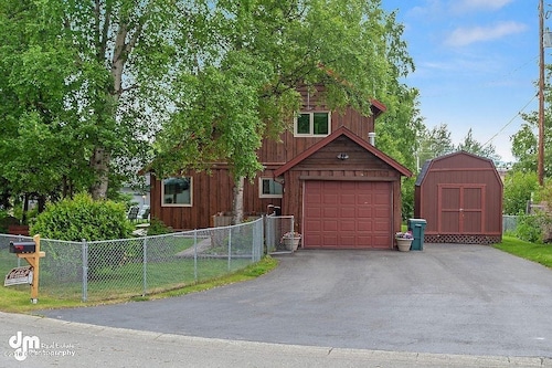 Modern & Unique South Anchorage Home
