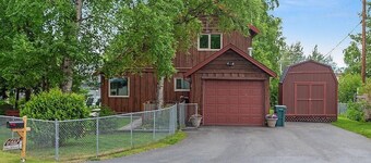 Modern & Unique South Anchorage Home
