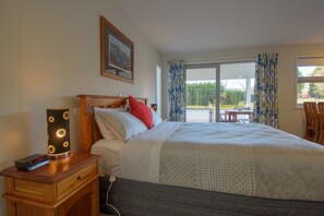 Iron/ironing board, travel cot, free WiFi, bed sheets