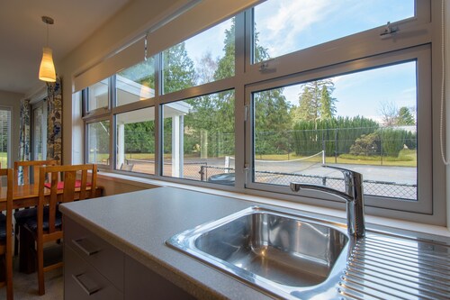 Spacious, Modern Studio Apartment below Coronet Peak