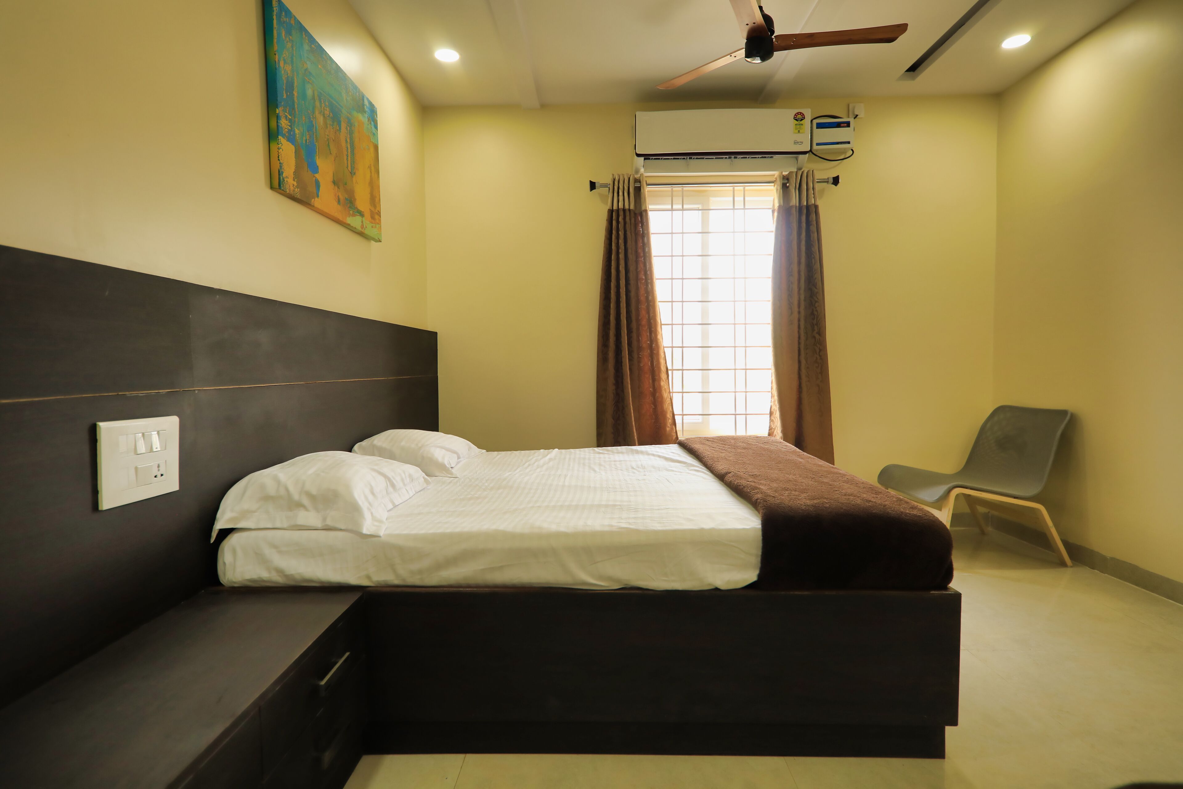 3 bedrooms, bed sheets