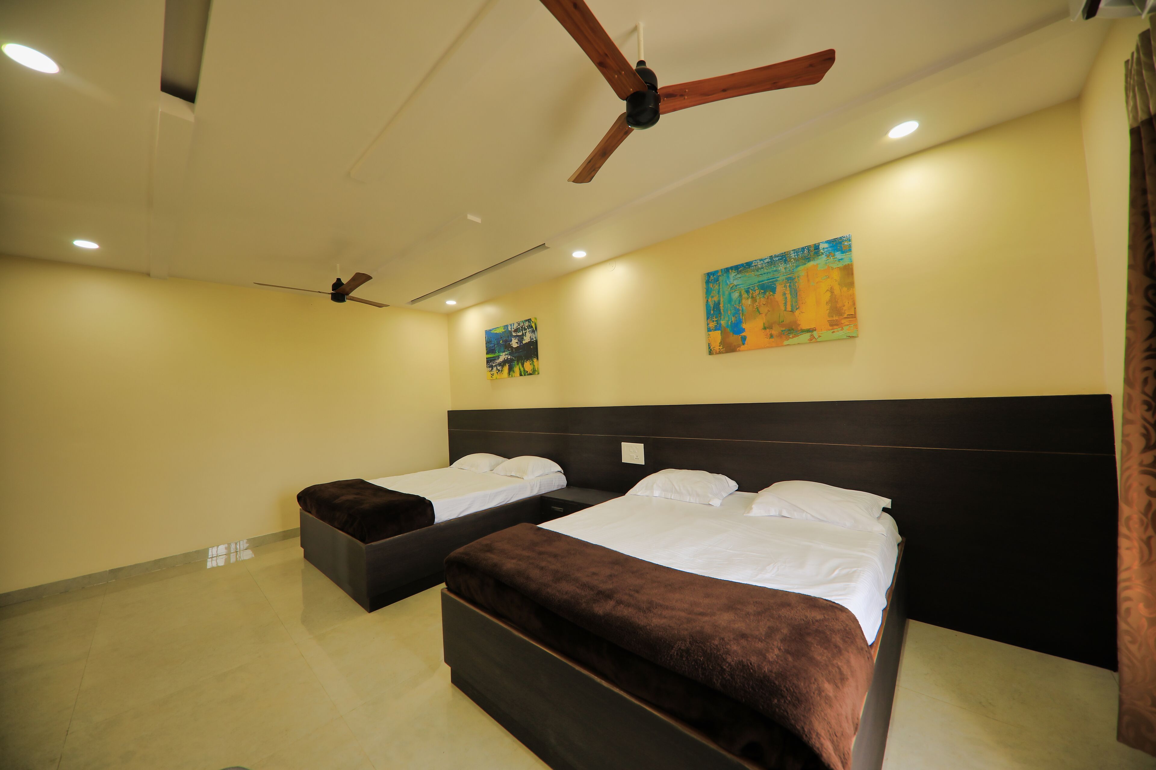 3 bedrooms, bed sheets