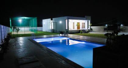 Neo Farm House with Pool, Beach Volley Ball & 5Beds(A/C)