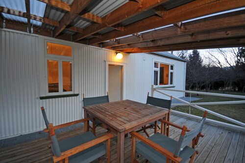 Spacious, family studio apartment below Coronet Peak