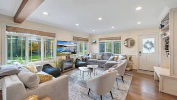 Smart TV, fireplace, offices, printers