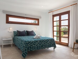 2 slaapkamers, een strijkplank/strijkijzer, internet, beddengoed