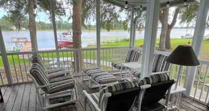 Nice quiet lakefront home with great fishing !