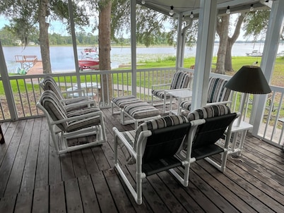 Nice quiet lakefront home with great fishing !