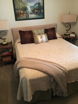 3 bedrooms, desk, iron/ironing board, travel cot