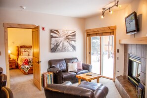 Smart TV, fireplace, offices, computer monitors