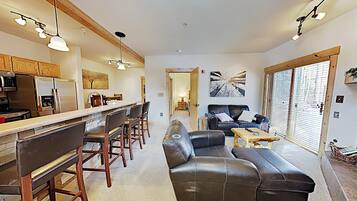 Smart TV, fireplace, offices, computer monitors