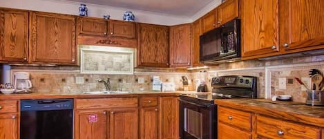 Microwave, dishwasher, coffee/tea maker, blender