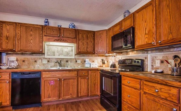 Microwave, dishwasher, coffee/tea maker, cookware/dishes/utensils