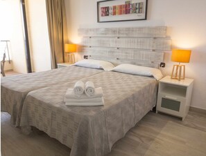 1 slaapkamer, een strijkplank/strijkijzer, gratis wifi, beddengoed