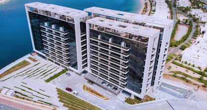 Live in the middle of Lagoons and Sea