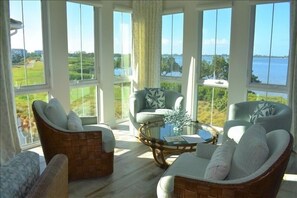 Unclassified image, 2 of 26, button