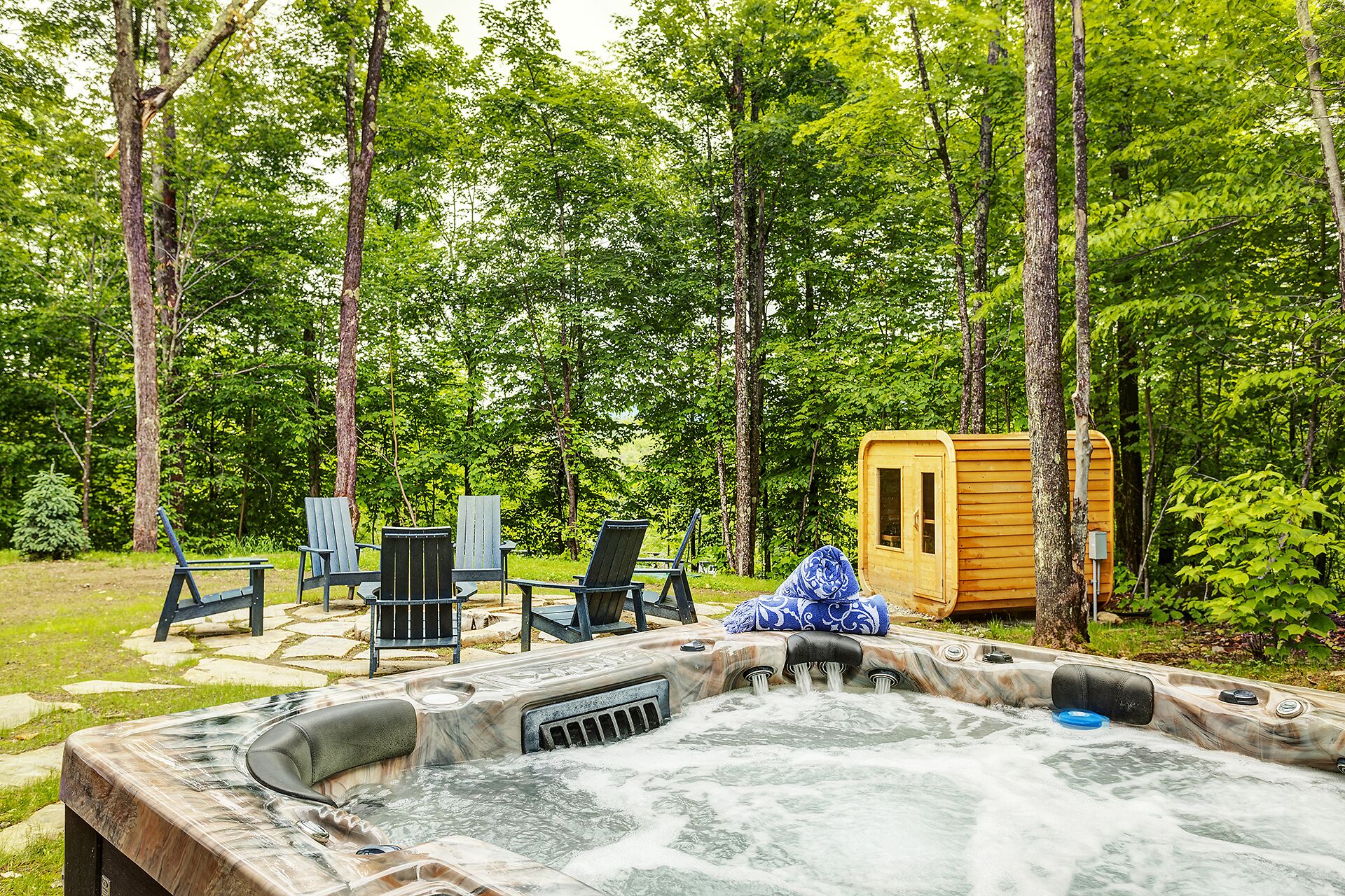 Outdoor spa tub