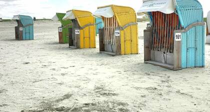 Ferienhaus "Hein Mück" wenige Meter vom Strand entfernt mit WLAN und privater Terrasse