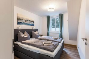 3 bedrooms, free WiFi, bed sheets - Vacation Home "Hein Mück" a few metres from the Beach with Wi-Fi and Private Terrace (Norden)