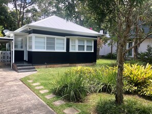 Exterior - Beach Vintage - the quintessential 1960's beach house just 150m from Pearl Beach (Pearl Beach)