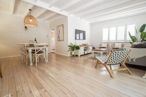 Smart-TV, Kamin, Videospiele, DVD-Player