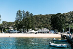 Beach nearby, sun-loungers - Beach Vintage - the quintessential 1960's beach house just 150m from Pearl Beach (Pearl Beach)