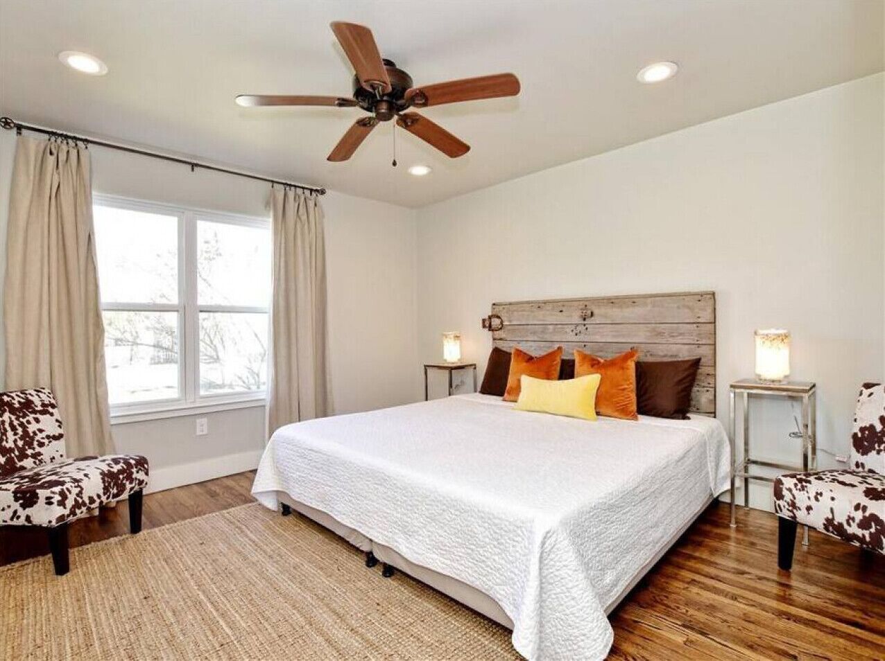 4 soveværelser, skrivebord, strygejern/strygebræt, weekendseng