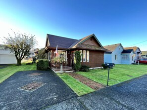 Exterior - King Private Room-Dogs, Big or little, are Always Welcome (Hoquiam)