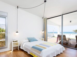 3 bedrooms, desk, iron/ironing board, WiFi