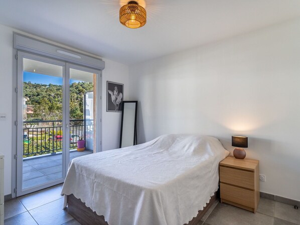 1 bedroom, travel crib, WiFi, bed sheets